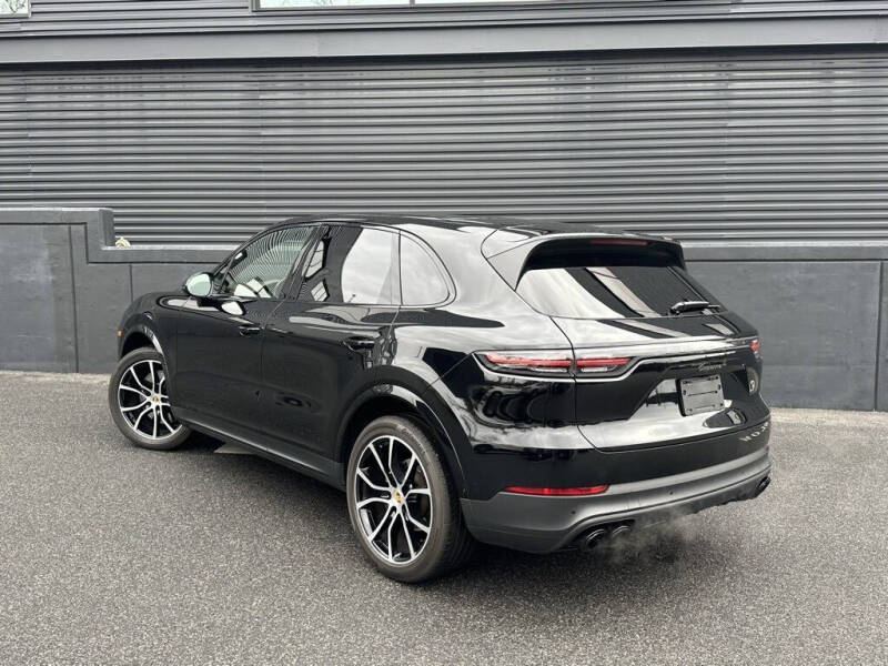 2023 Porsche Cayenne Platinum Edition