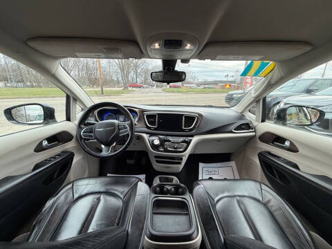 2017 Chrysler Pacifica Touring-L