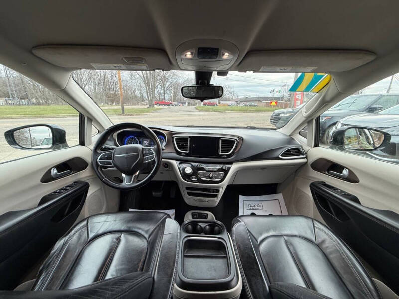 2017 Chrysler Pacifica Touring-L