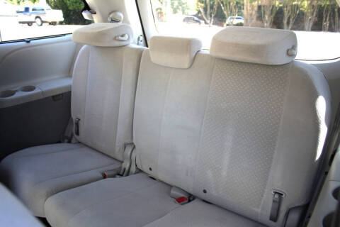 2013 Toyota Sienna LE 7-Passenger Auto Access Seat