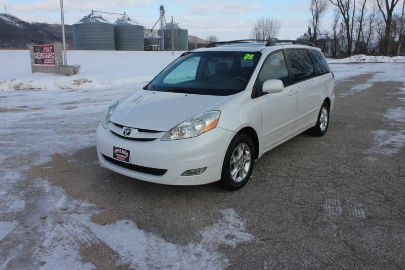 2006 Toyota Sienna XLE's photo