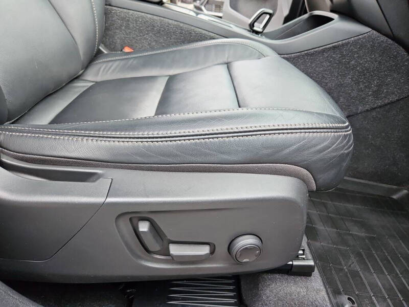 2022 Volvo XC40 T5 Momentum