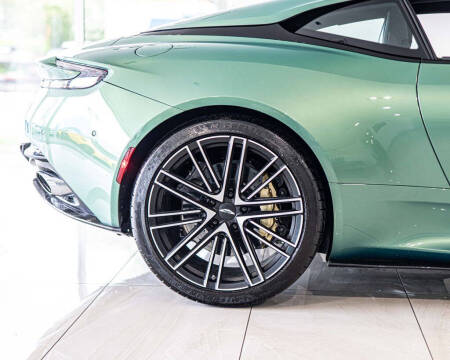 2025 Aston Martin DB12 V8