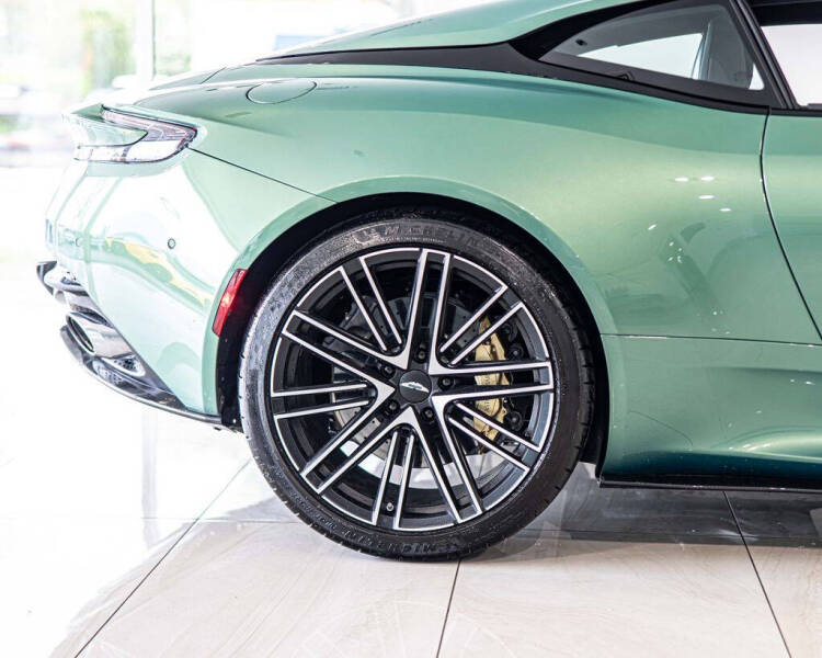 2025 Aston Martin DB12 V8