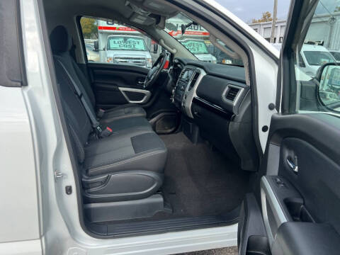 2017 Nissan Titan SV