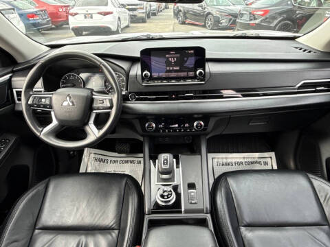 2022 Mitsubishi Outlander ES