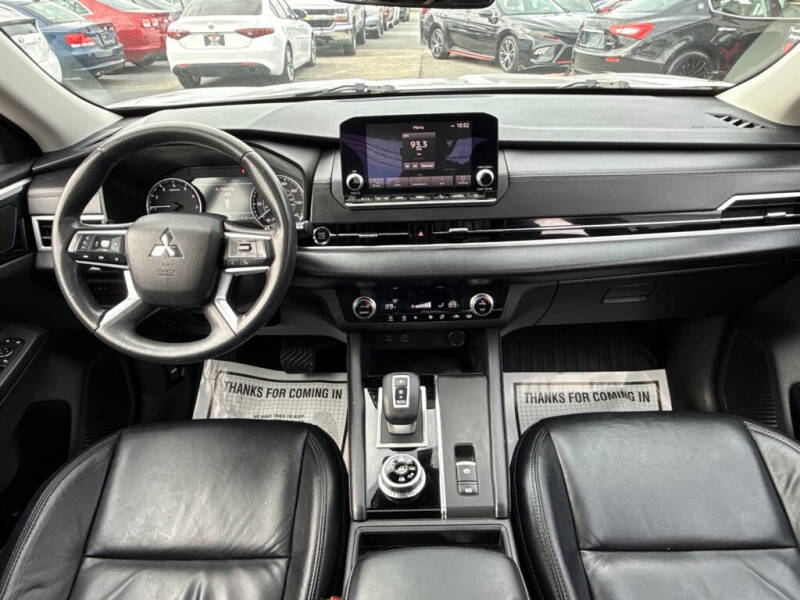 2022 Mitsubishi Outlander ES