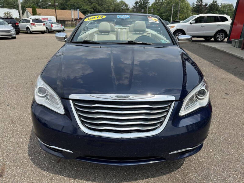 2013 Chrysler 200 Limited photo 3