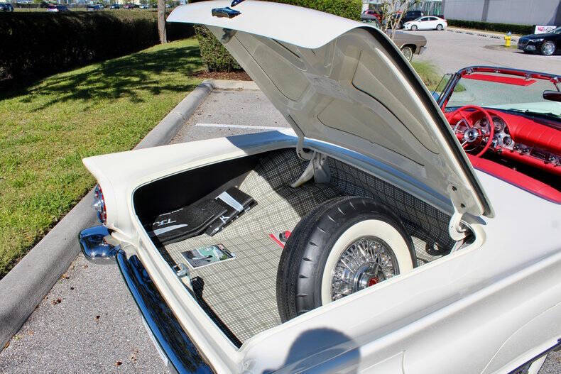 1957 Ford Thunderbird