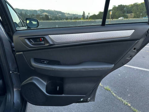 2019 Subaru Outback 2.5i