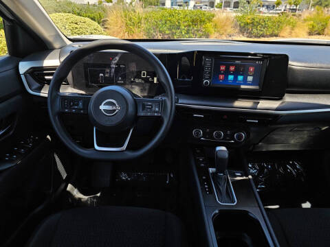 2025 Nissan Kicks S