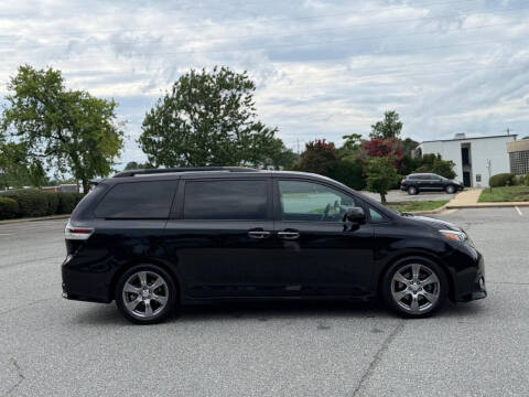 2017 Toyota Sienna SE 8-Passenger