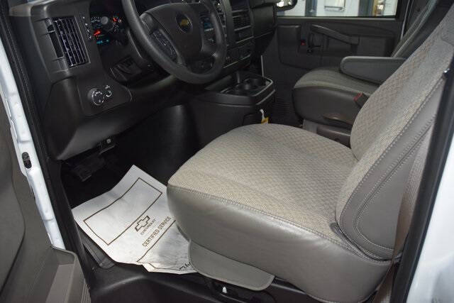 2025 Chevrolet Express LS 3500