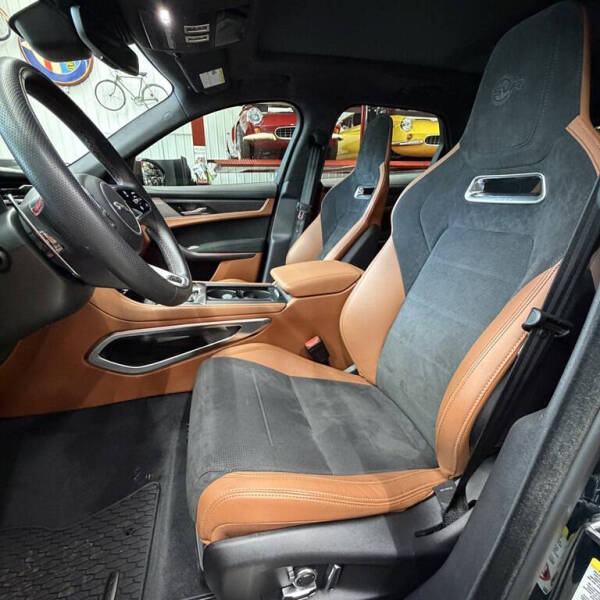 2025 Jaguar F-PACE SVR 575 EDITION