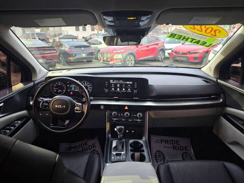 2022 Kia Carnival LX