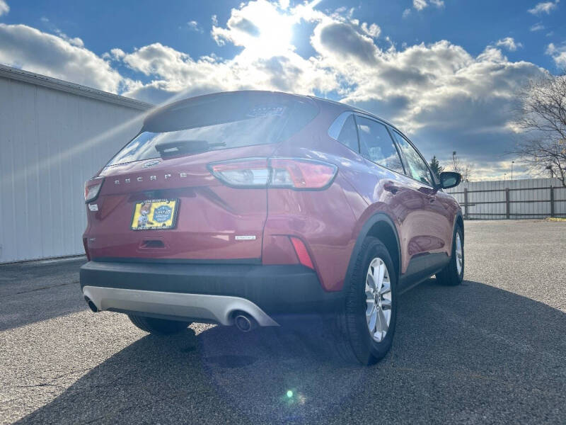 2020 Ford Escape SE
