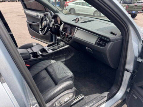 2024 Porsche Macan T