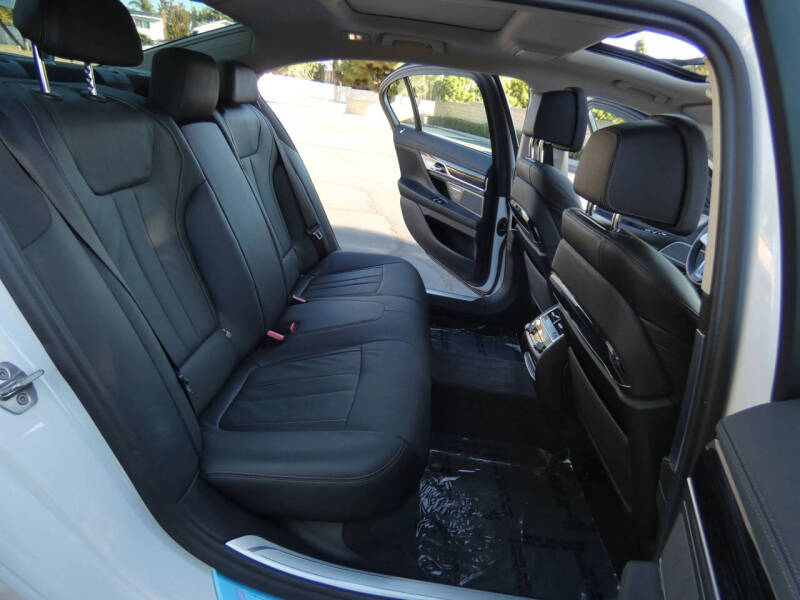 2022 BMW 7 Series 745e xDrive