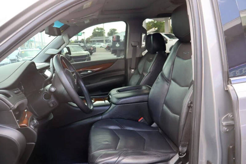 2017 Cadillac Escalade Luxury