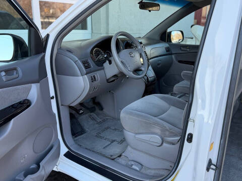 2005 Toyota Sienna LE 7 Passenger