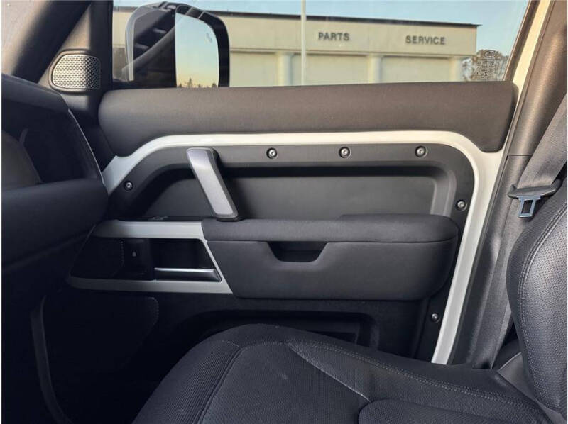 2022 Land Rover Defender 110 X-Dynamic SE