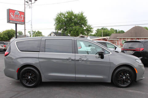 2025 Chrysler Pacifica Select