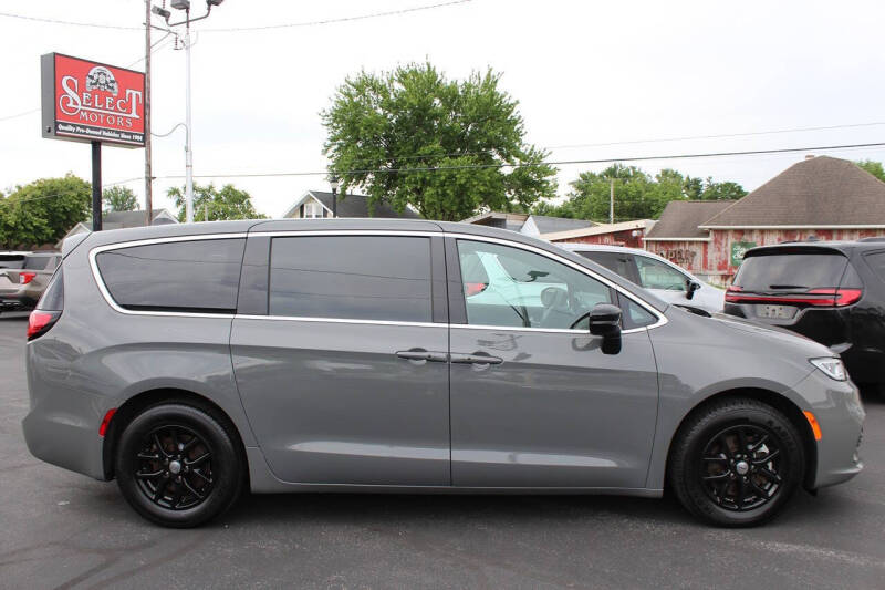2025 Chrysler Pacifica Select
