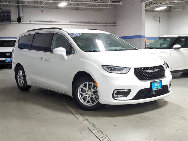 2022 Chrysler Pacifica Touring L