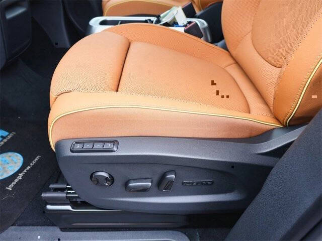 2025 Volkswagen ID. Buzz Pro S Plus 4Motion