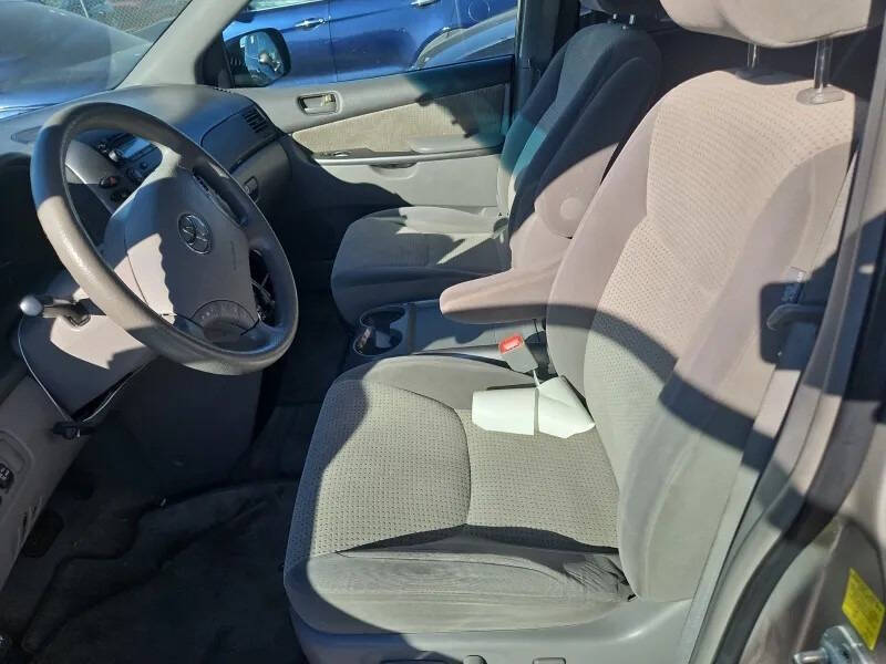 2010 Toyota Sienna LE 7-Passenger