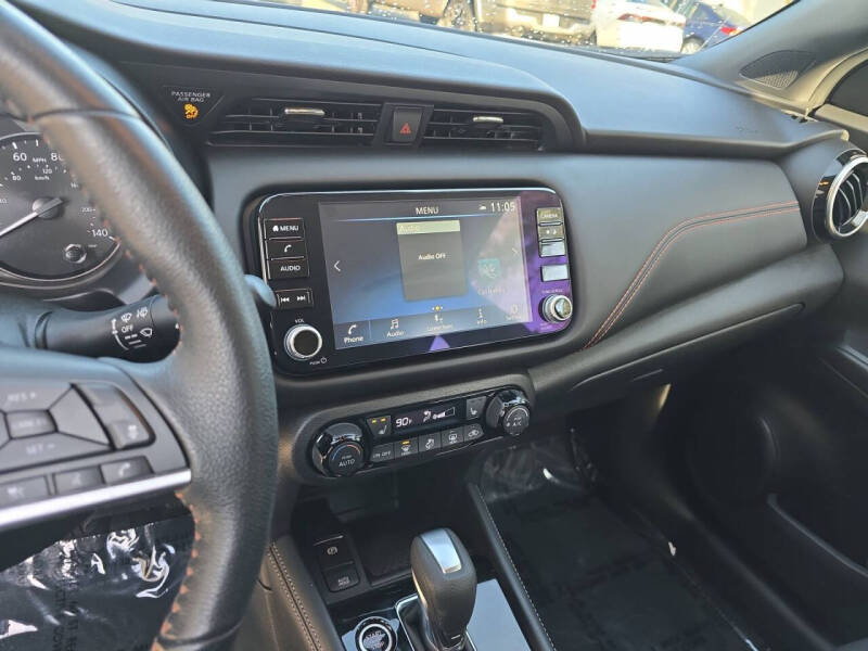 2023 Nissan Kicks SR