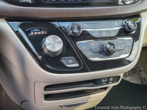 2017 Chrysler Pacifica Touring-L