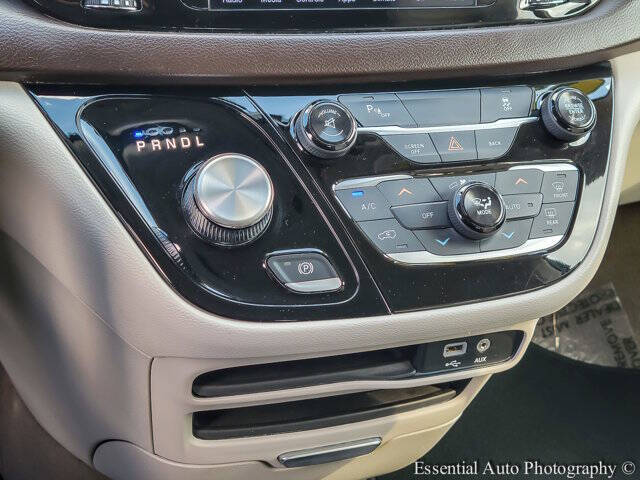2017 Chrysler Pacifica Touring-L