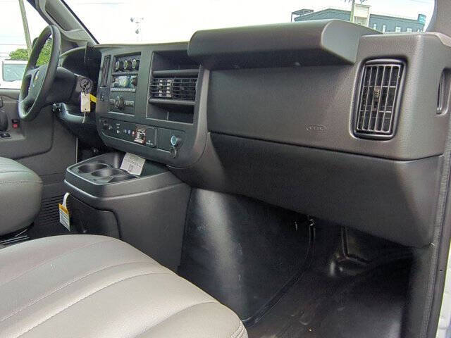 2025 Chevrolet Express 2500