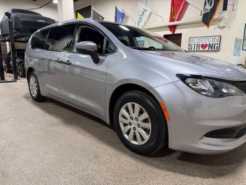2021 Chrysler Voyager L