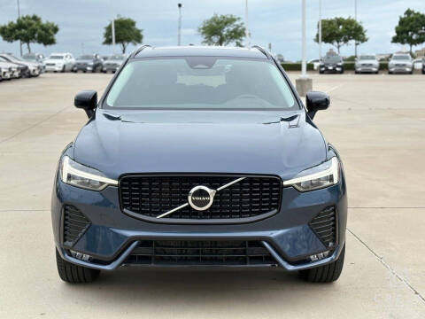 2025 Volvo XC60 B5 Core Dark Theme