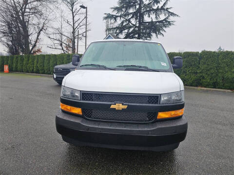 2025 Chevrolet Express 3500