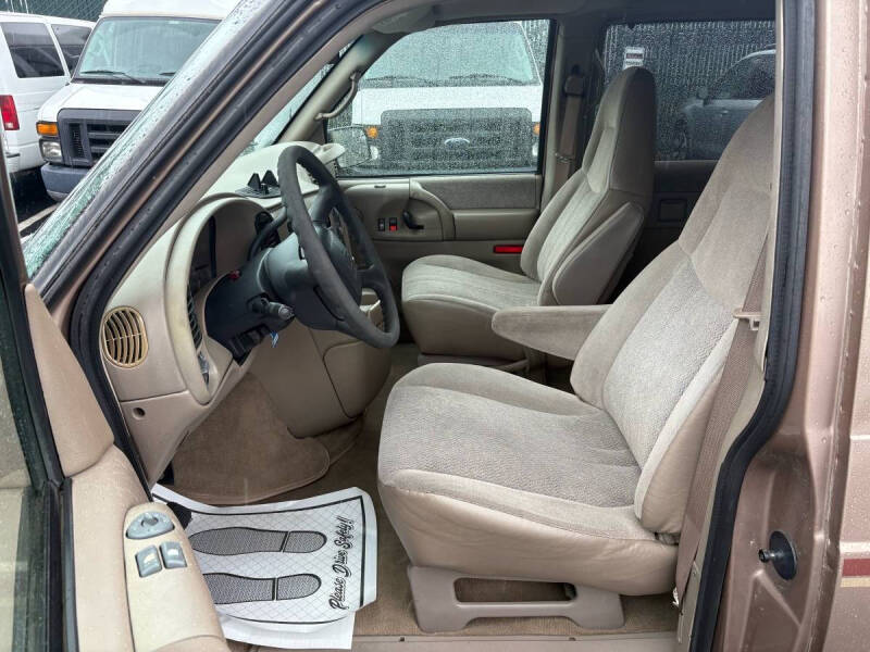 2003 Chevrolet Astro LT