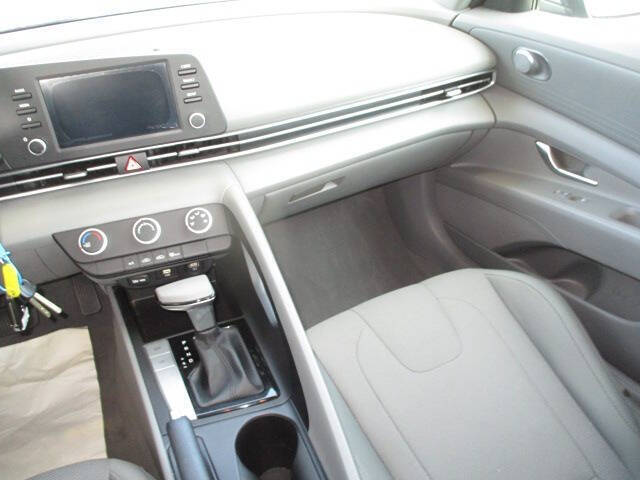 2021 Hyundai Elantra SE