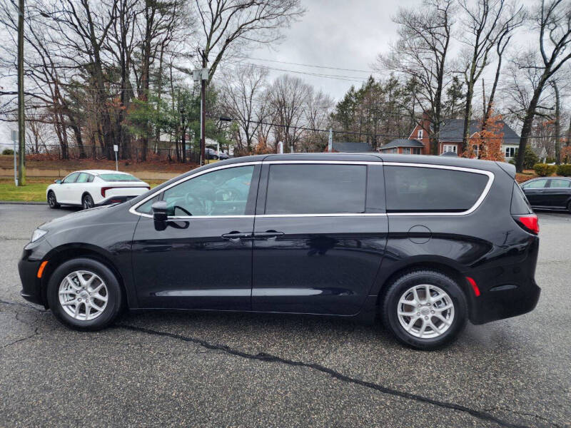 2025 Chrysler Pacifica Select
