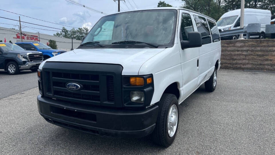 2009 Ford E-Series Econoline Wagon XL's photo