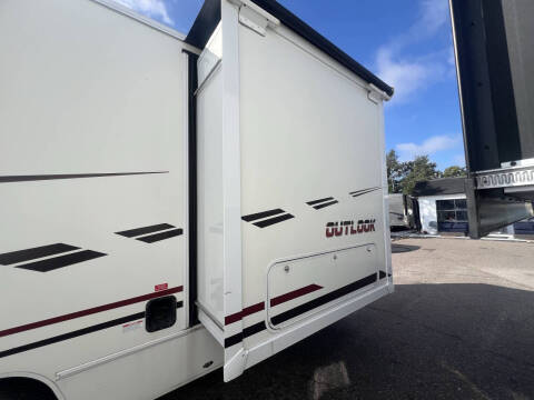 2019 Winnebago Outlook