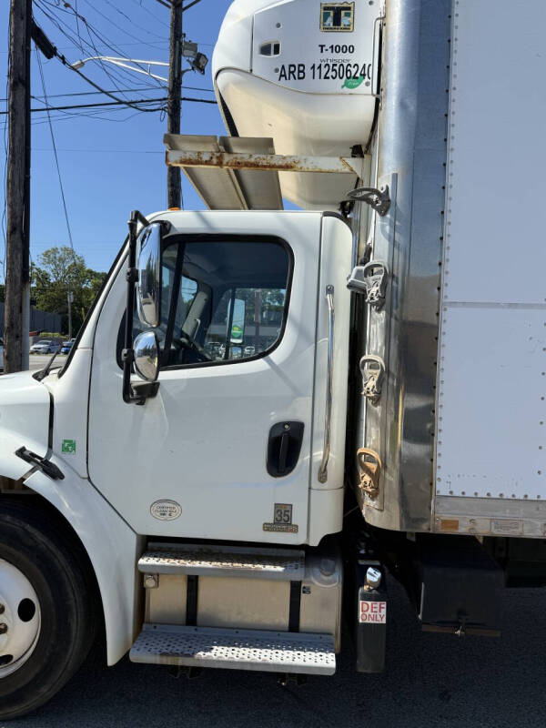 2012 Freightliner M2 106