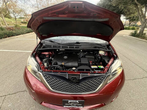 2017 Toyota Sienna SE Premium 8-Passenger