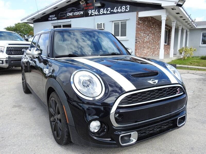 2017 MINI Hardtop Hatchback - $15,900