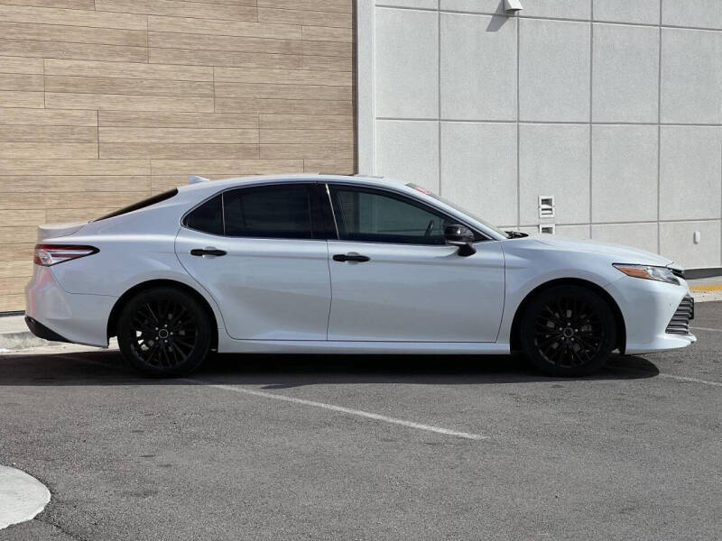 2019 Toyota Camry Hybrid XLE