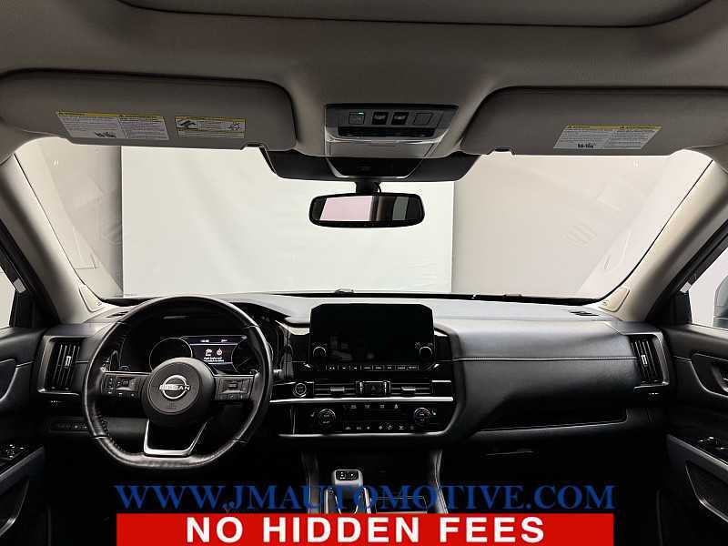 2022 Nissan Pathfinder SL