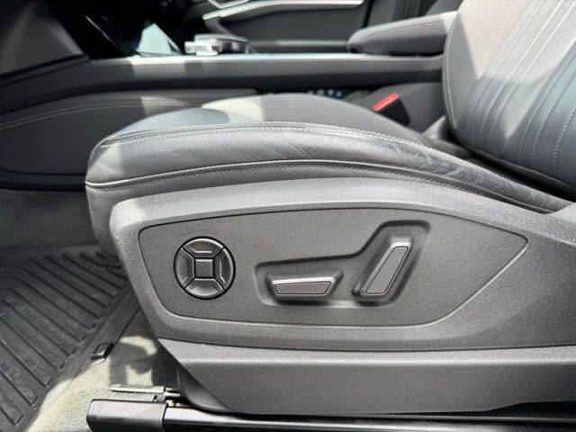 2022 Audi e-tron quattro Premium