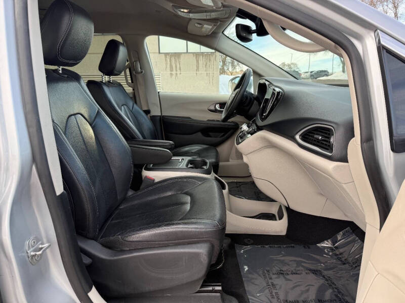 2022 Chrysler Pacifica Touring L