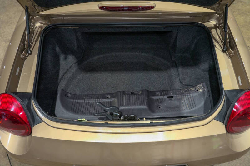 2005 Ford Thunderbird Deluxe